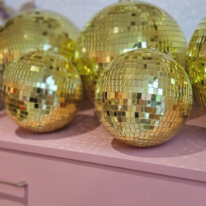 Boules à facettes dorées