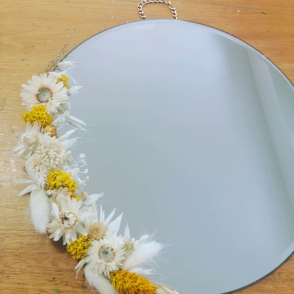 atelier miroir avec fleurs sechees