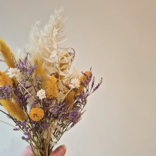bouquet fleurs sechees main violet