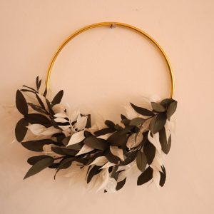 couronne dorée feuilles décoratives pacôme