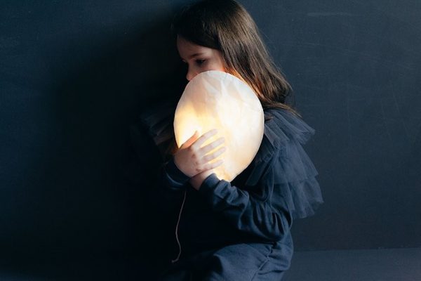 enfant lampe lumiere noir
