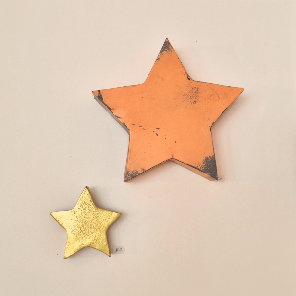 Grande étoile en métal orange