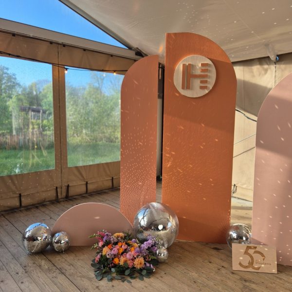 scene decoration fleurs boules