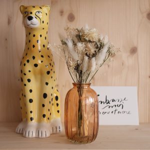 vase arrondi en verre rosé