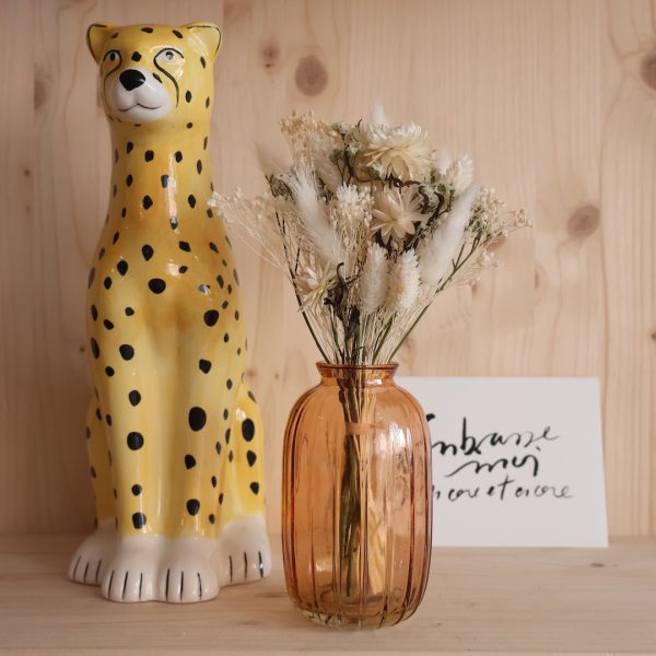 vase arrondi en verre rosé