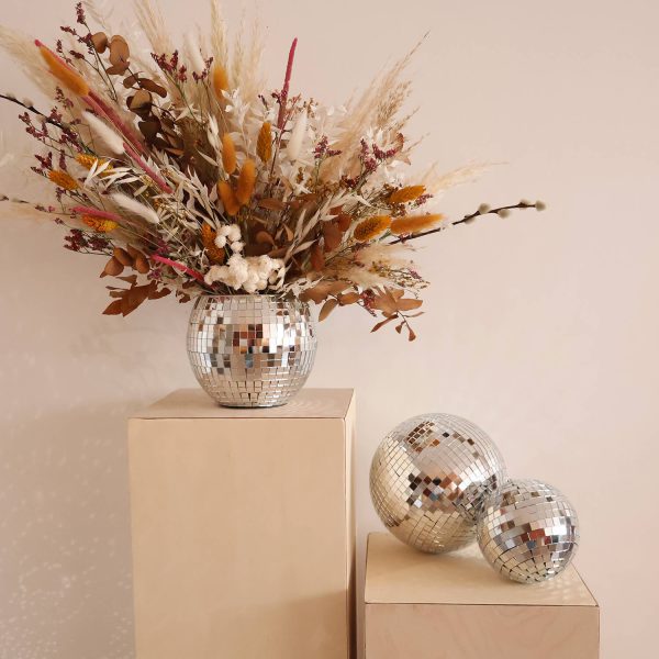 Vase boule à facette avec grand bouquet