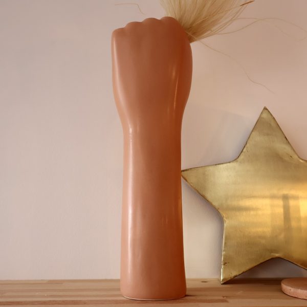 vase girl power marron
