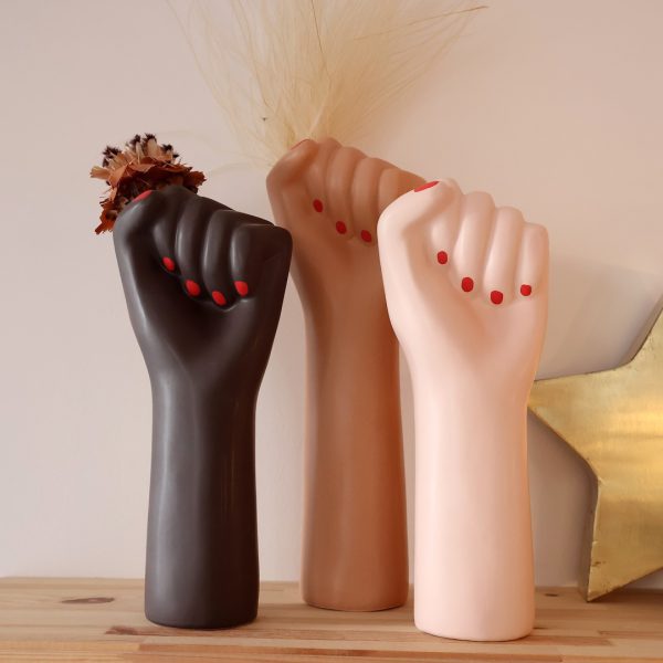 vases girl power