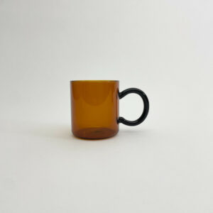 Mug Ambre et anse noir