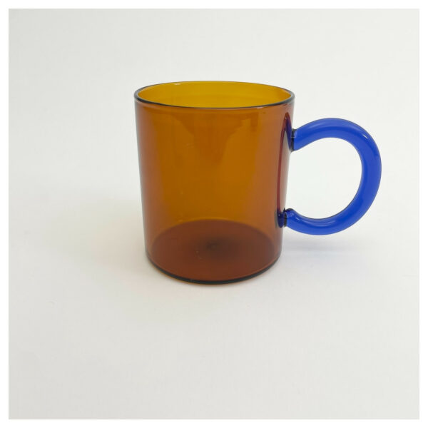 Mug Ambre et anse bleu – Image 2