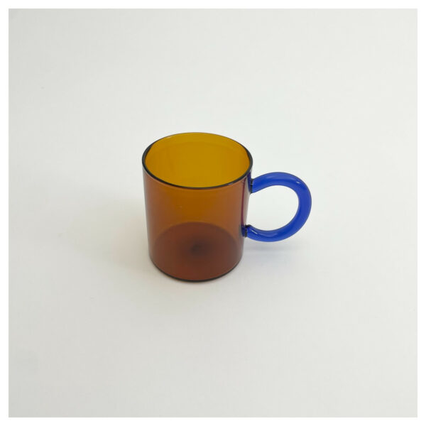 Mug Ambre et anse bleu – Image 3