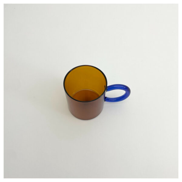 Mug Ambre et anse bleu – Image 4