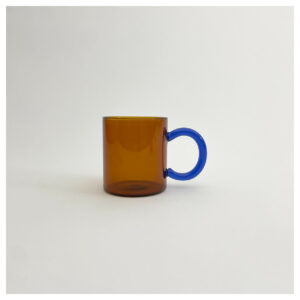 Mug Ambre et anse bleu