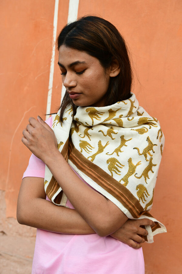Grand foulard FAUVE Noisette – Image 3