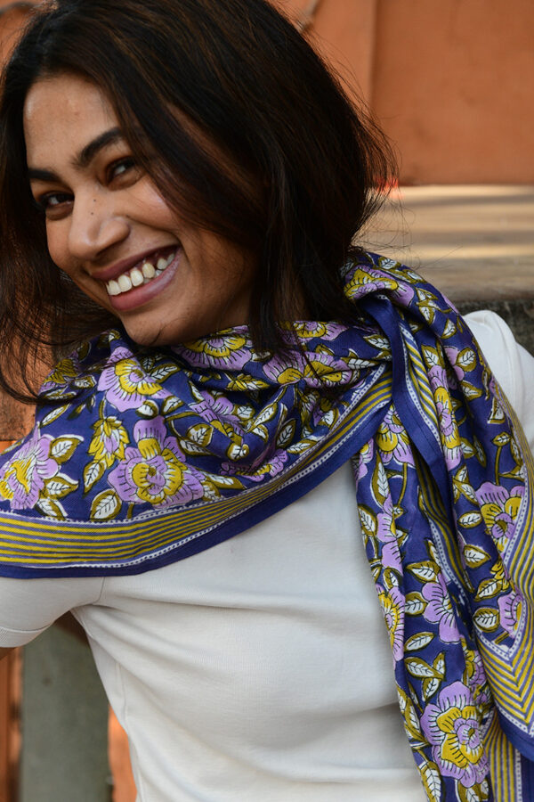 Grand foulard N° 113 Bleu – Image 4