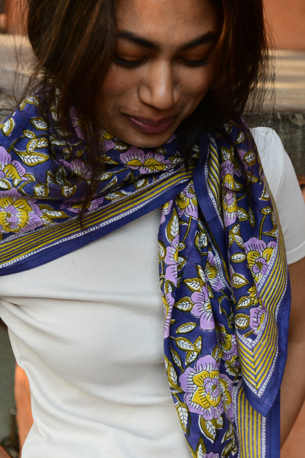 Grand foulard N° 113 Bleu – Image 6
