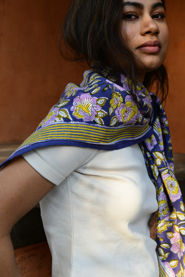 Grand foulard N° 113 Bleu – Image 2
