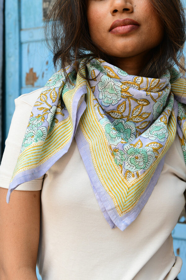 Grand foulard N° 113 Bleu clair – Image 3