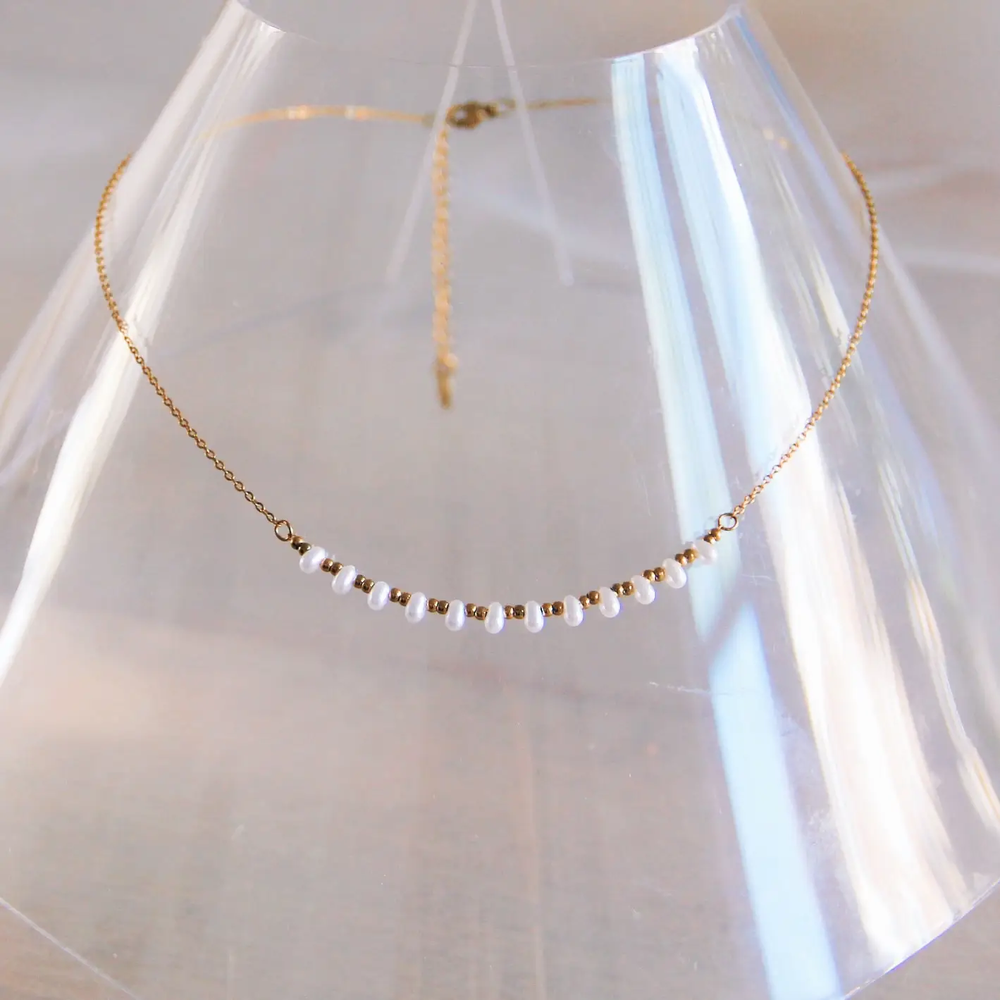 Collier fin en acier inoxydable perles blanches - or – Image 2
