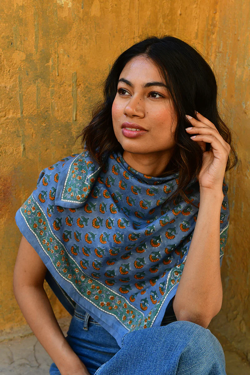 Grand foulard SÉLÉNÉ Bleu horizon – Image 3