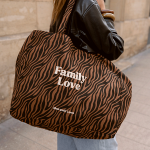 cabas-XXL-zebre-marron-family-love-1 Cabas XXL zébré marron family love