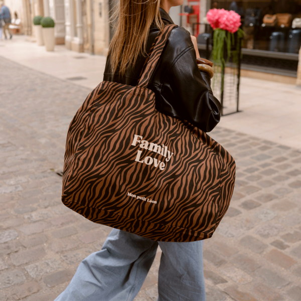 Cabas XXL zébré marron family love – Image 2