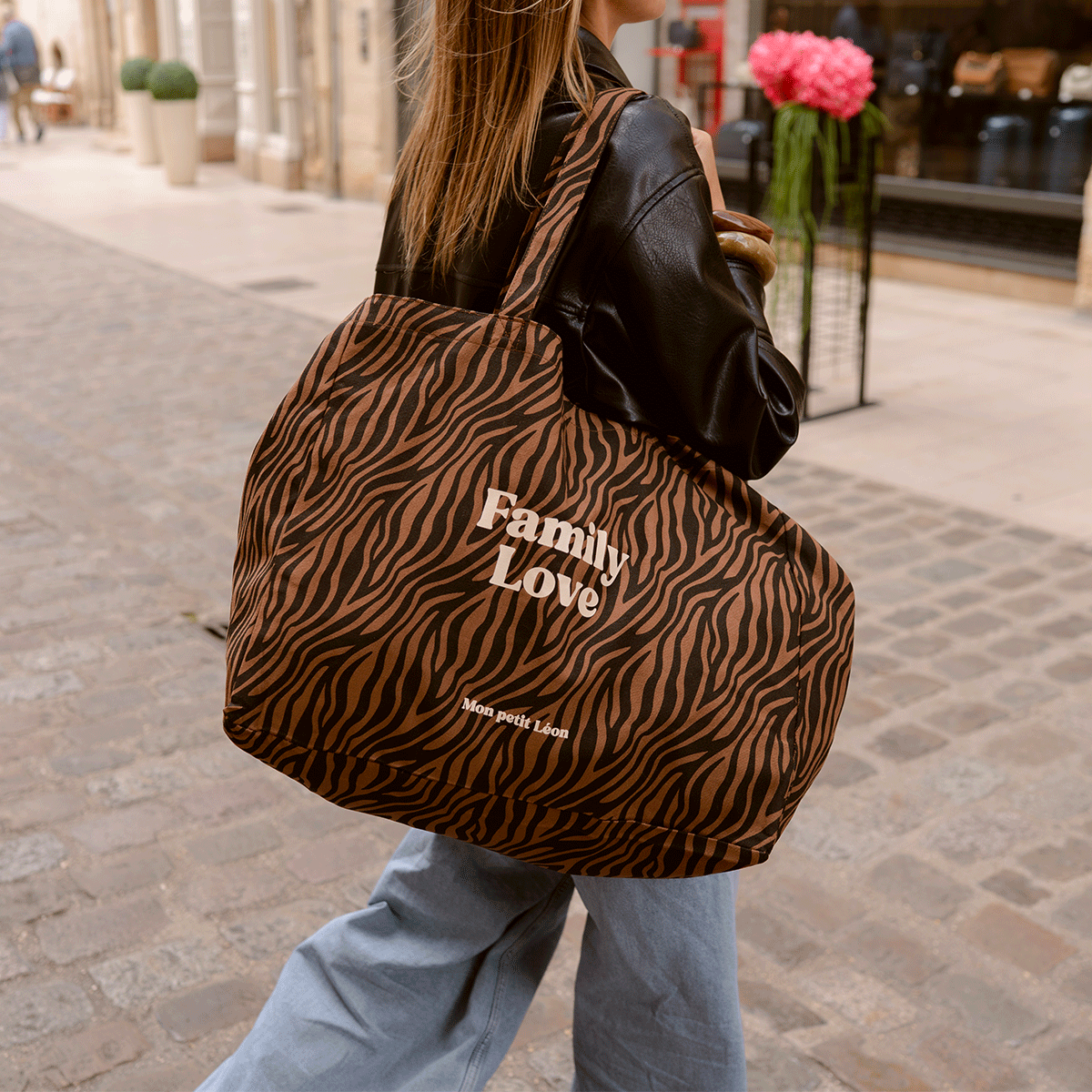Cabas XXL zébré marron family love – Image 2