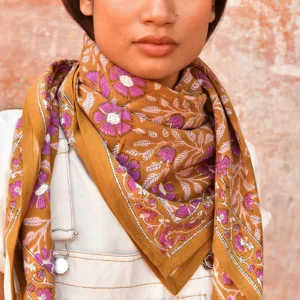 grand-foulard-115-caramel-03 Grand foulard N°115 Caramel
