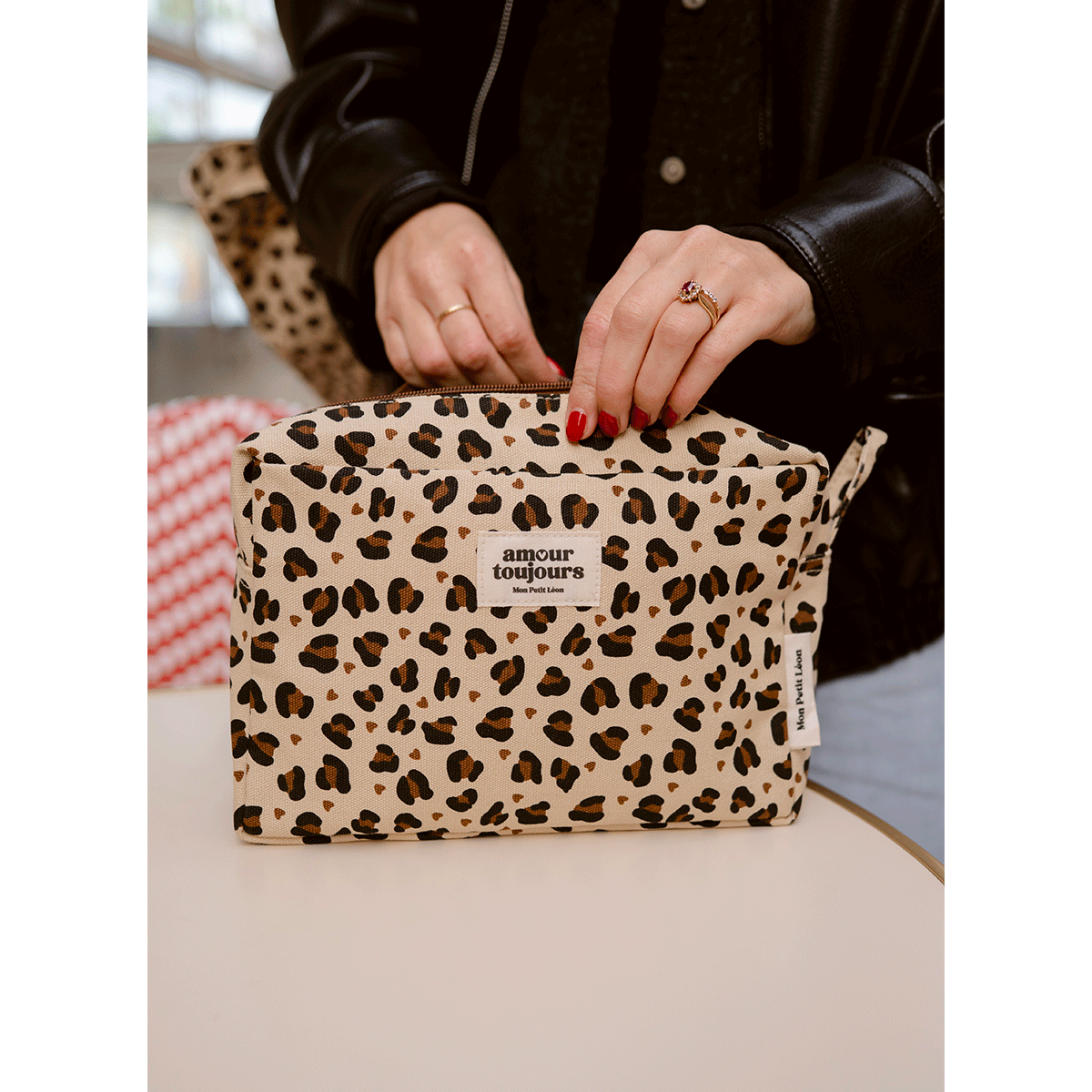 Trousse de toilette léopard coeur amour toujours – Image 2