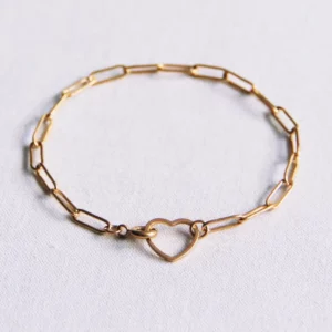 Bracelet chaîne D avec fermoir cœur ouvert – or