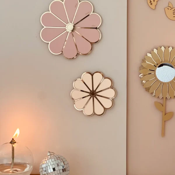 Bijou de mur Fleur en plexiglas beige - 9 cm de diamètre