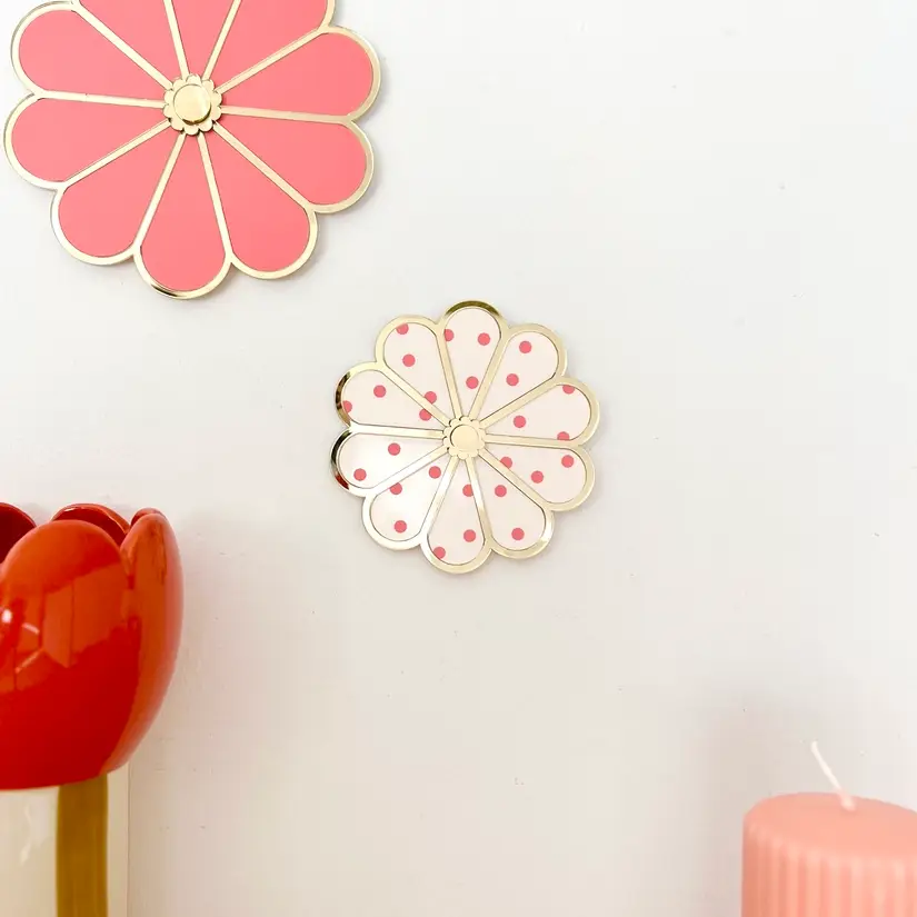 Fleur murale en plexiglas - Version à pois pêche