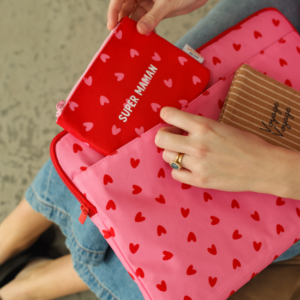 Pochette ordinateur coeurs rouges / fond rose