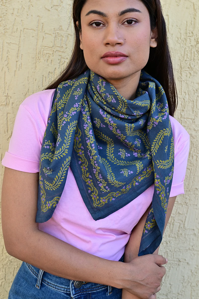 Grand foulard ANTOINETTE Bleu marine – Image 2