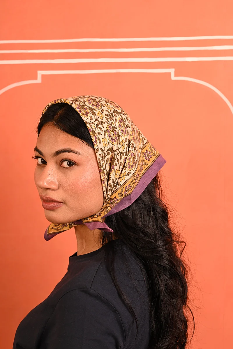 Petit foulard BOUGAINVILLIERS Soleil – Image 2